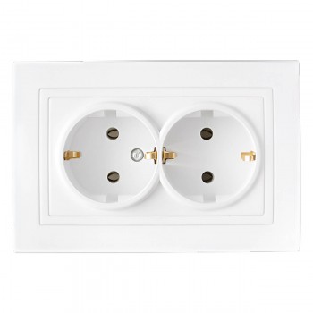 rozetka-dvukhmestnaja-bylectrica-ujut-shtepsel-naja-s-zazemleniem-belyjj-pc16-348e